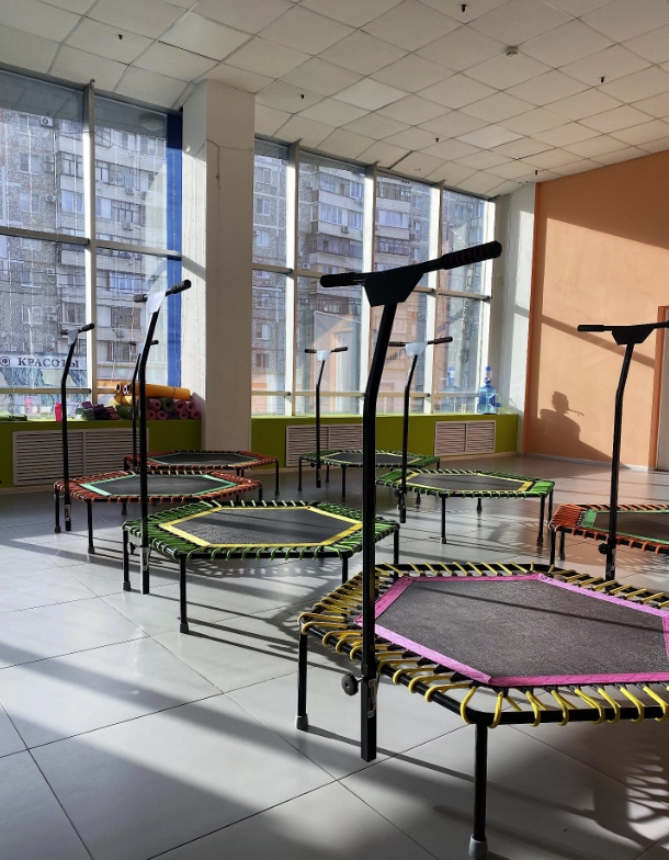 Фитнес-студия джампинга Joy jump в Новороссийске: Фитнес, Развитие, Джампинг, Групповые занятия, Прыжки,