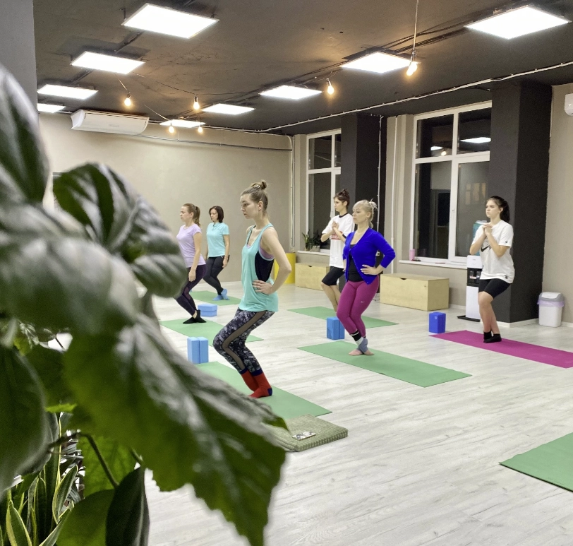 Студия растяжки и танцев Stand в Новороссийске: Развитие, Йога, Пилатес, Хип-хоп,