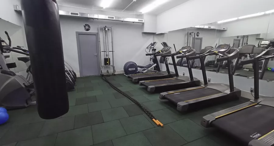 Тренажерный зал Status gym в Новороссийске: Кардио, Спортзал, Тренер,