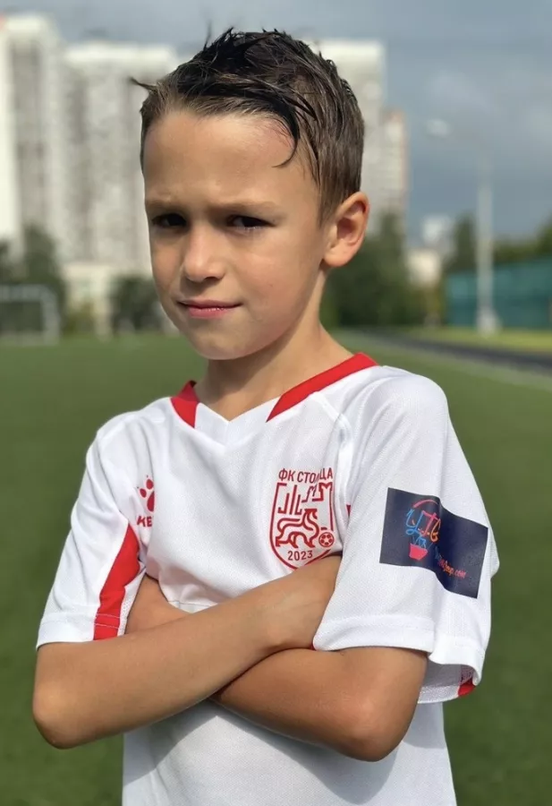 Футбольный клуб Столица в Москве: Футбол , Футбольный клуб , Футбольный мяч , Команда , Тренировки , Тренер ,