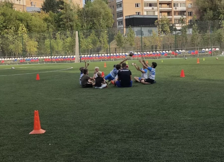 Футбольный клуб Лефорт в Москве: Футбольный клуб , Футбол , Футбольный мяч , Тренер , Тренировки , Команда ,