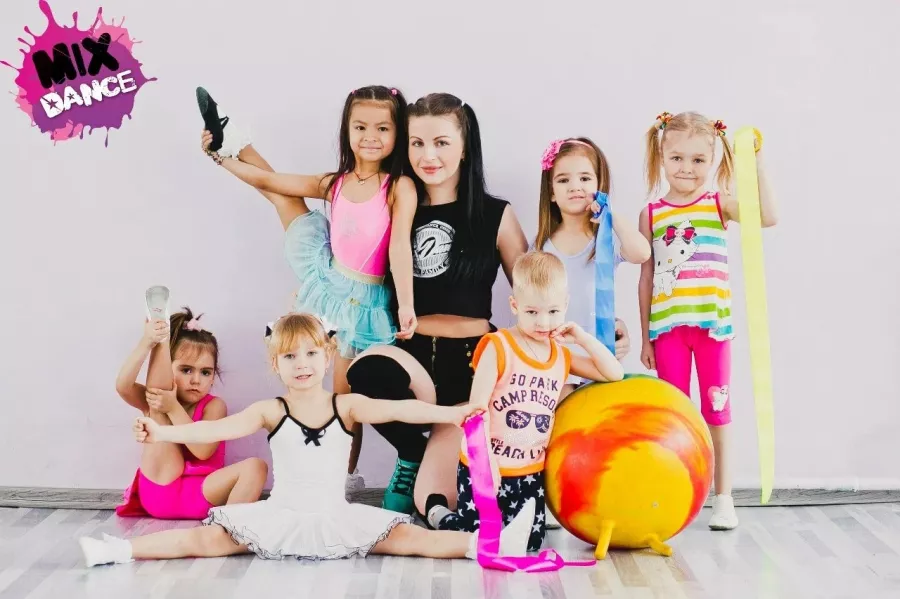 Студия современного танца Mix Dance в Уссурийске: Танцы, Зал, Хореография, Школа танцев, Растяжка, Хип-хоп,