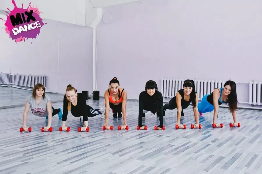 Студия современного танца Mix Dance в Уссурийске: Танцы, Зал, Хореография, Школа танцев, Растяжка, Хип-хоп,