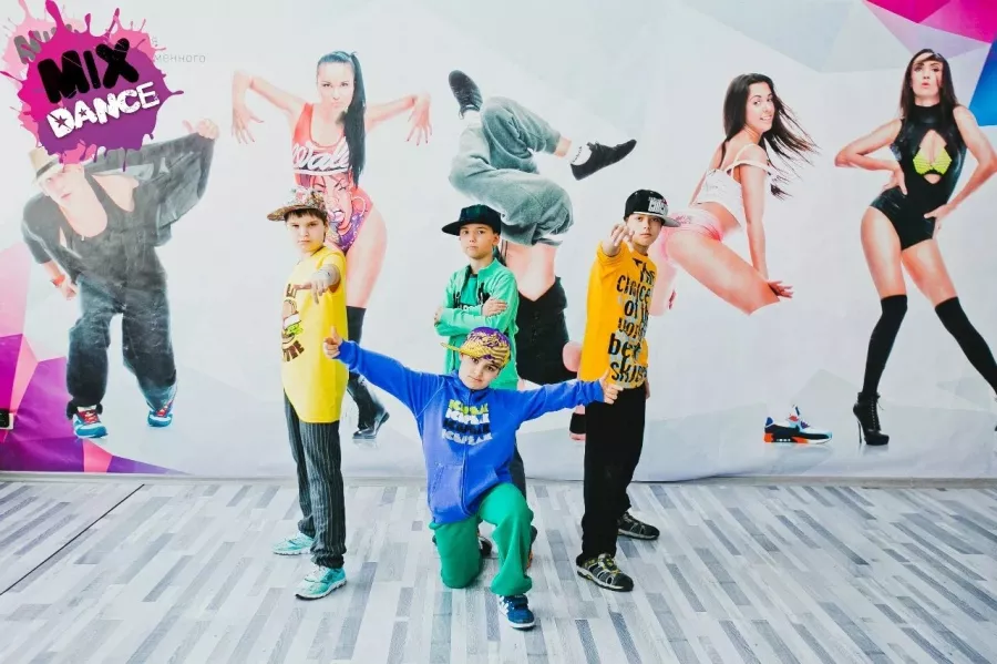 Студия современного танца Mix Dance в Уссурийске: Танцы, Зал, Хореография, Школа танцев, Растяжка, Хип-хоп,
