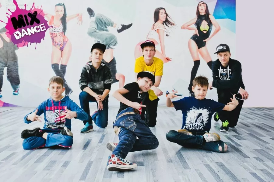 Студия современного танца Mix Dance в Уссурийске: Танцы, Зал, Хореография, Школа танцев, Растяжка, Хип-хоп,