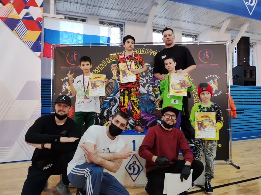 Школа танцев Tigerz в Уссурийске: Танцы, Зал, Хореография, Школа танцев, Брейкдэнс, Растяжка,