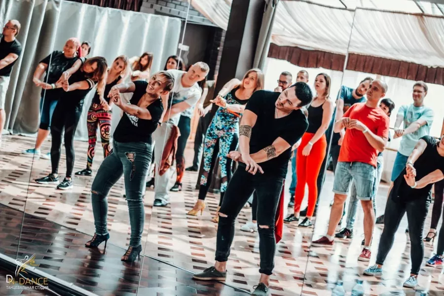 Школа танцев Afro Fusion в Казани: Танцы, Зал, Хореография, Школа танцев, Бачата, Растяжка,