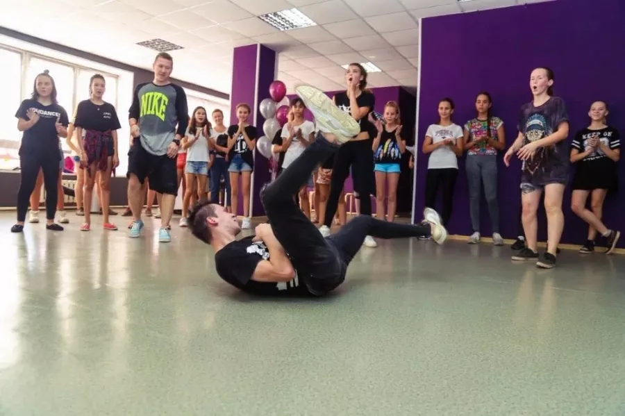 Школа танцев YouDancer в Казани: Танцы, Зал, Хореография, Школа танцев, Breaking, Растяжка,