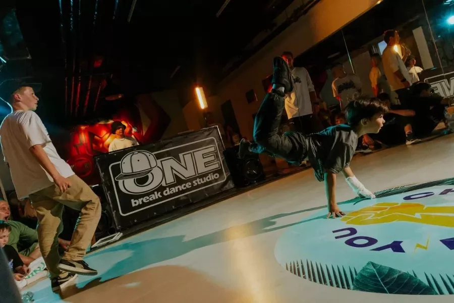Студия танцев One в Казани: Танцы, Зал, Хореография, Школа танцев, Break Dance, Растяжка,