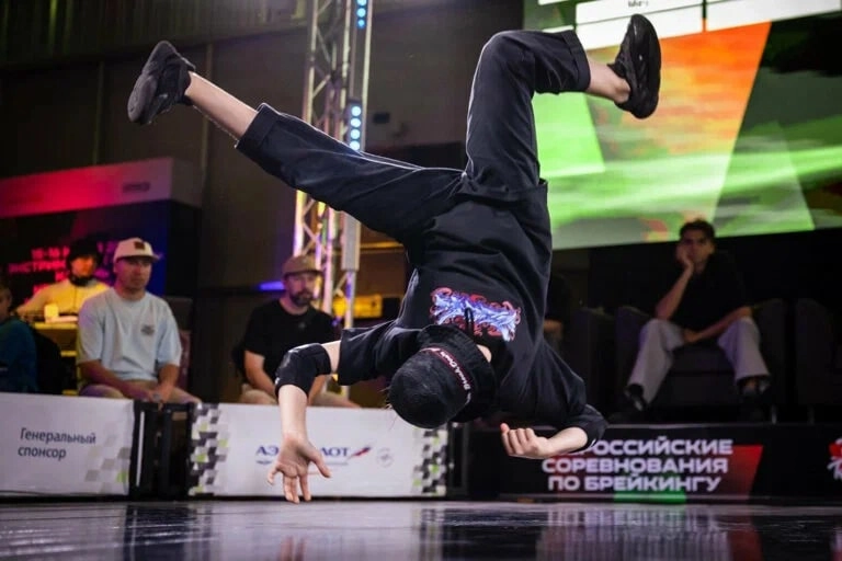 Студия танцев One в Казани: Танцы, Зал, Хореография, Школа танцев, Break Dance, Растяжка,