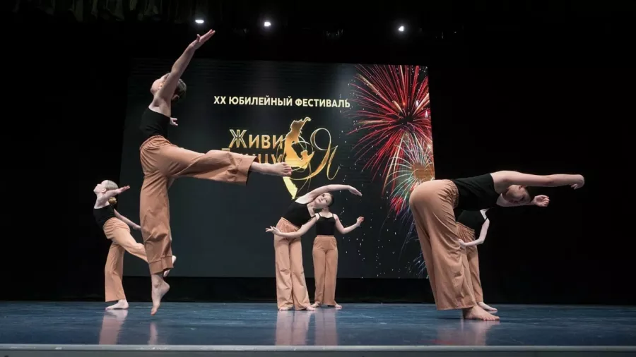 Дом современного танца AM Studio в Казани: Танцы, Зал, Хореография, Школа танцев, Дети, Растяжка,