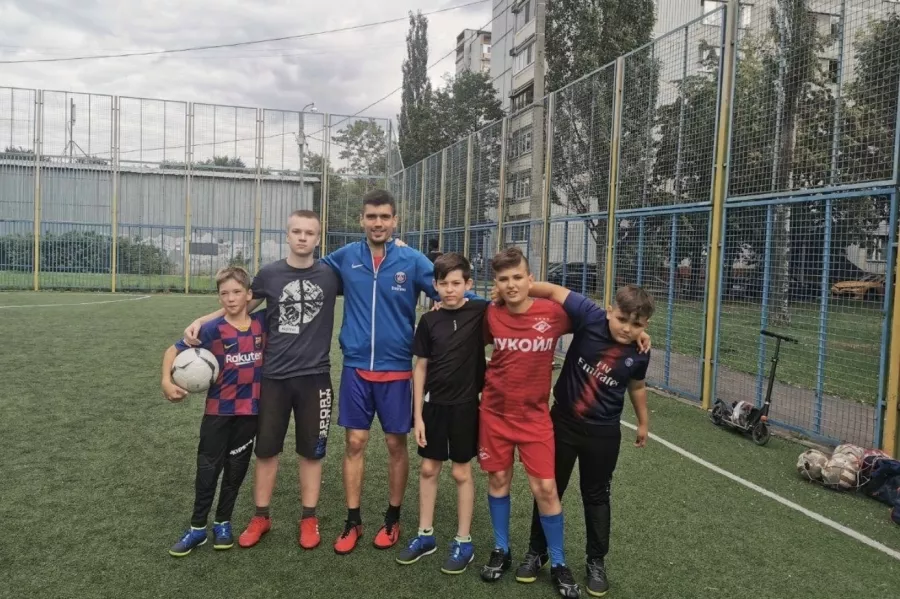 Футбольный клуб Young в Москве: Футбольный мяч , Футбольный клуб , Футбол , Тренировки , Тренер , Команда ,