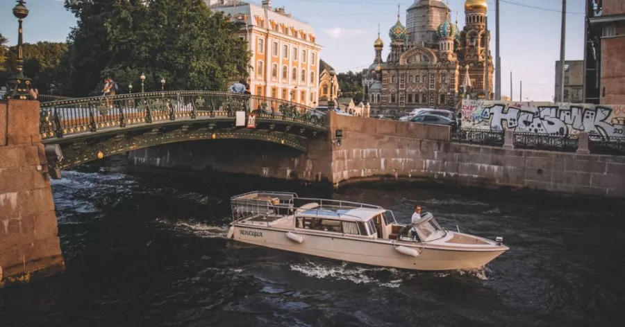 Компании по аренде яхты и катера Smart Yacht в Санкт-Петербурге: Аренда, Свидание, Для влюбленных, Свадьба,