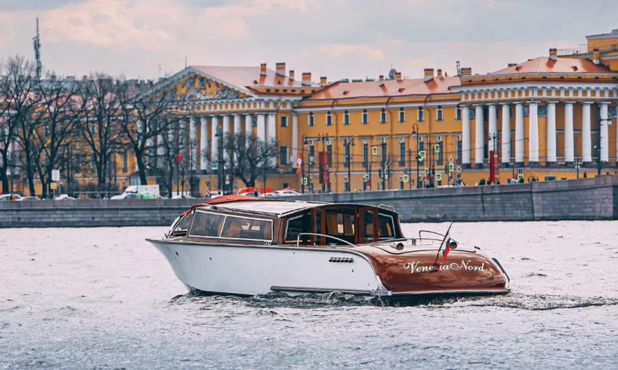 Компании по аренде яхты и катера Smart Yacht в Санкт-Петербурге: Аренда, Свидание, Для влюбленных, Свадьба,
