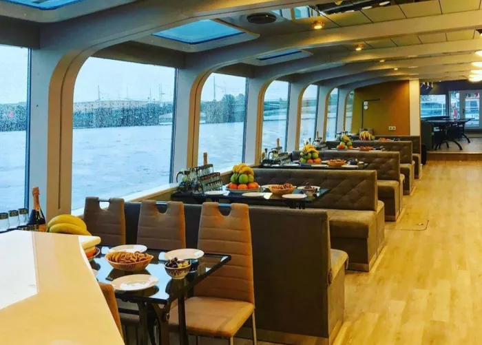 Компания по аренде теплоходов "Акватория"