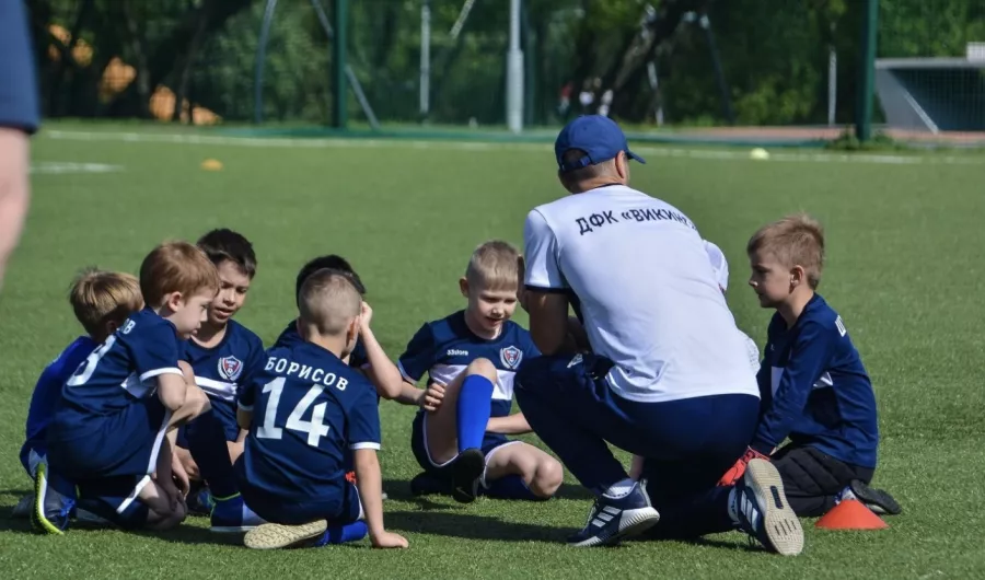 Футбольный клуб Викинг в Москве: Футбольный мяч , Футбольный клуб , Футбол , Команда , Тренер, Тренировки ,