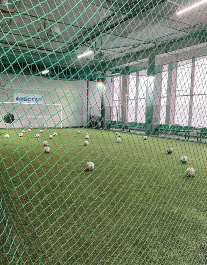 Футбольный клуб Фиеста в Санкт-Петербурге: Футбольный клуб , Футбольный мяч , Футбол , Тренировки , Тренер , Команда ,