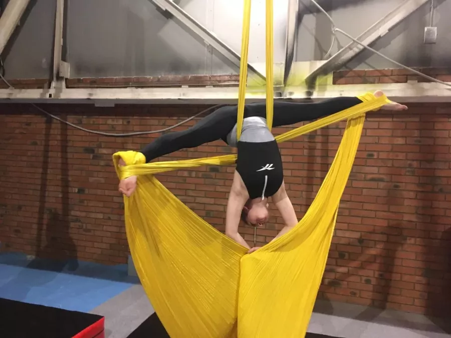 Воздушная гимнастика, полотна AirDance в Ижевске: Танцы, Зал, Хореография, Школа танцев, Йога, Растяжка,