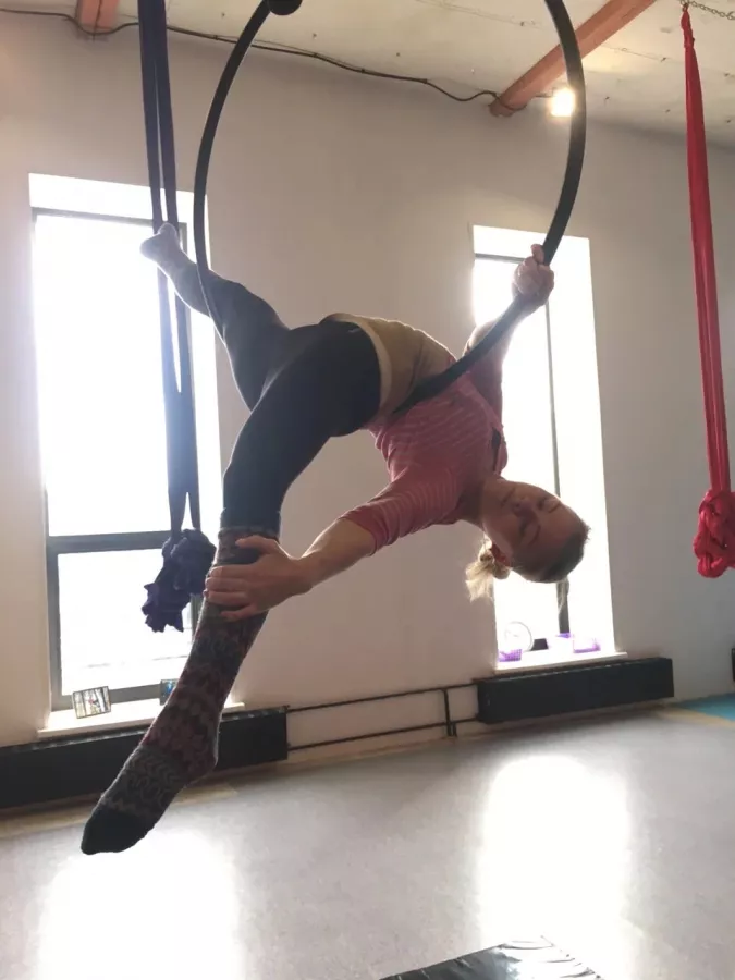 Воздушная гимнастика, полотна AirDance в Ижевске: Танцы, Зал, Хореография, Школа танцев, Йога, Растяжка,