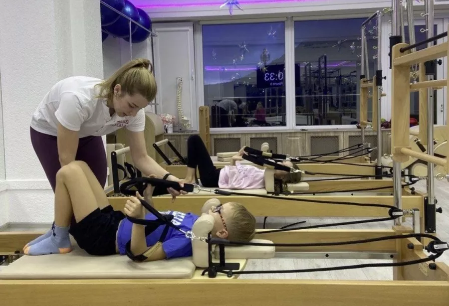 Студия пилатес Fitnesslogia в Новороссийске: Возможны разовые посещения, Аэробика, Отдельный женский зал, Пилатес, Фитнес для детей, Фитнес-бар, Фитбол, Стретчинг,
