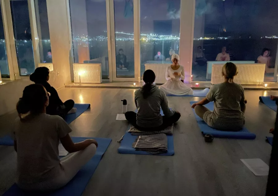 Центр йоги Sea & Sky Yoga Studio в Новороссийске: Центр йоги, Фитнес , Развиваться, Стретчинг, Студия фитнеса, Групповые занятия, Хатха,
