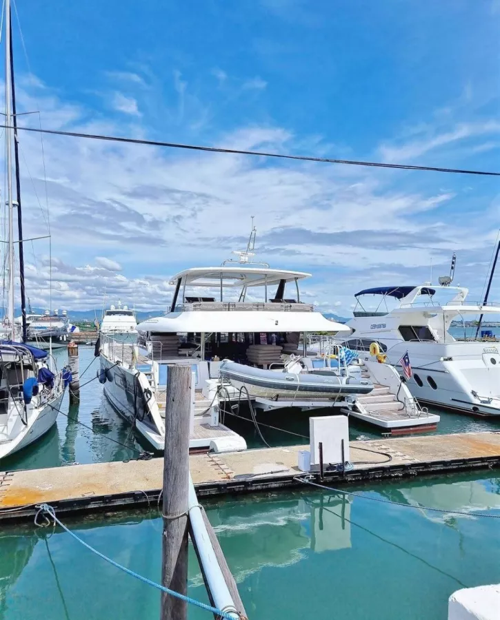 Яхт-клуб Cebu в Себу: Вода, Клуб, Ресторан, Яхта,