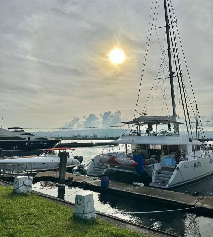 Яхт-клуб Cebu в Себу: Вода, Клуб, Ресторан, Яхта,