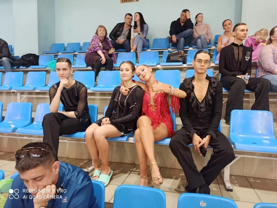 Танцевально-спортивный клуб Феникс на улице Ленина в Ижевске: Танцы, Зал, Хореография, Школа танцев, Бальные танцы, Растяжка,