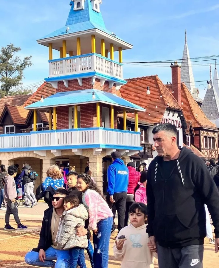 Парк República De Los Niños в Буэнос-Айрес (Аргентина): Парк , Кафе, Ферма, Park, Farm, Show, Cafe, Зрелища,
