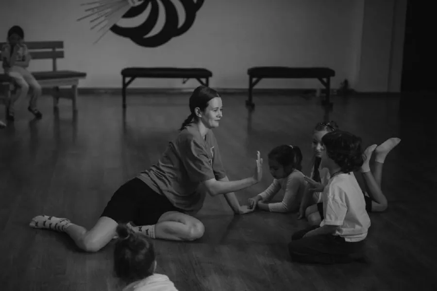 Школа танцев AREV DANCE SCHOOL в Ереване: Современные Танцы, Грация, Хореография, Брейк Данс, Школа Хип-Хоп, Школа Танцев, Танцевальная Школа,