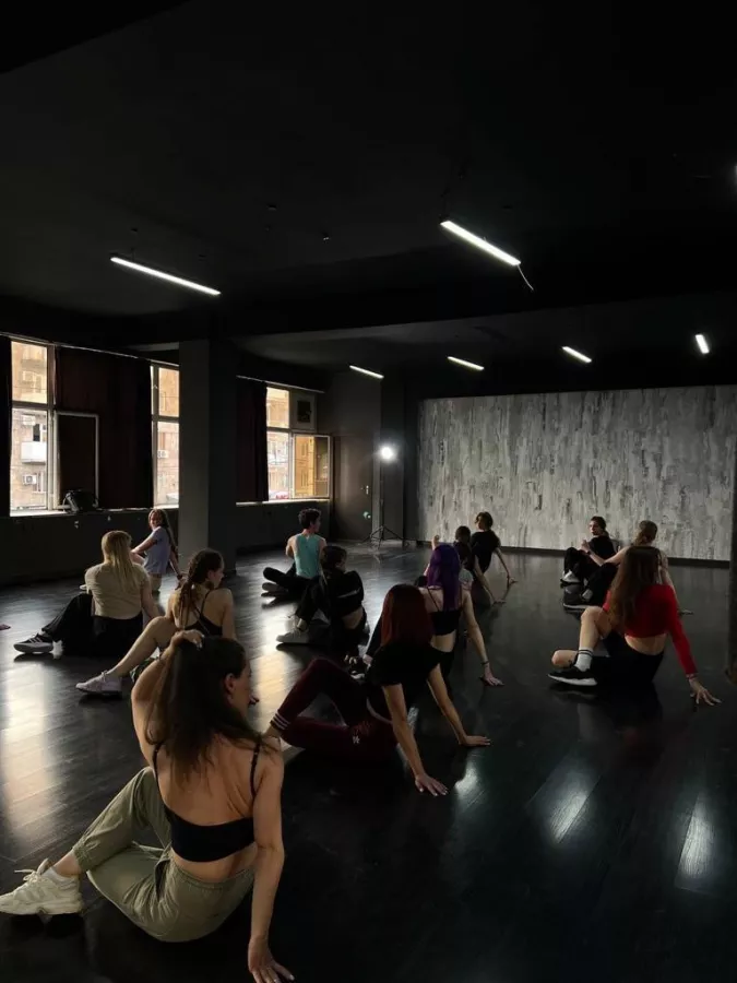 Школа танцев AREV DANCE SCHOOL в Ереване: Современные Танцы, Грация, Хореография, Брейк Данс, Школа Хип-Хоп, Школа Танцев, Танцевальная Школа,