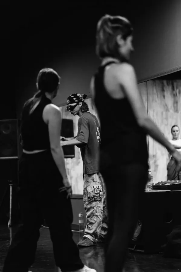 Школа танцев AREV DANCE SCHOOL в Ереване: Современные Танцы, Грация, Хореография, Брейк Данс, Школа Хип-Хоп, Школа Танцев, Танцевальная Школа,