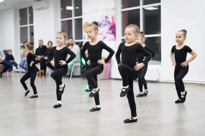 Студия танца Отражение на имени 50-летия ВЛКСМ  в  Ижевске