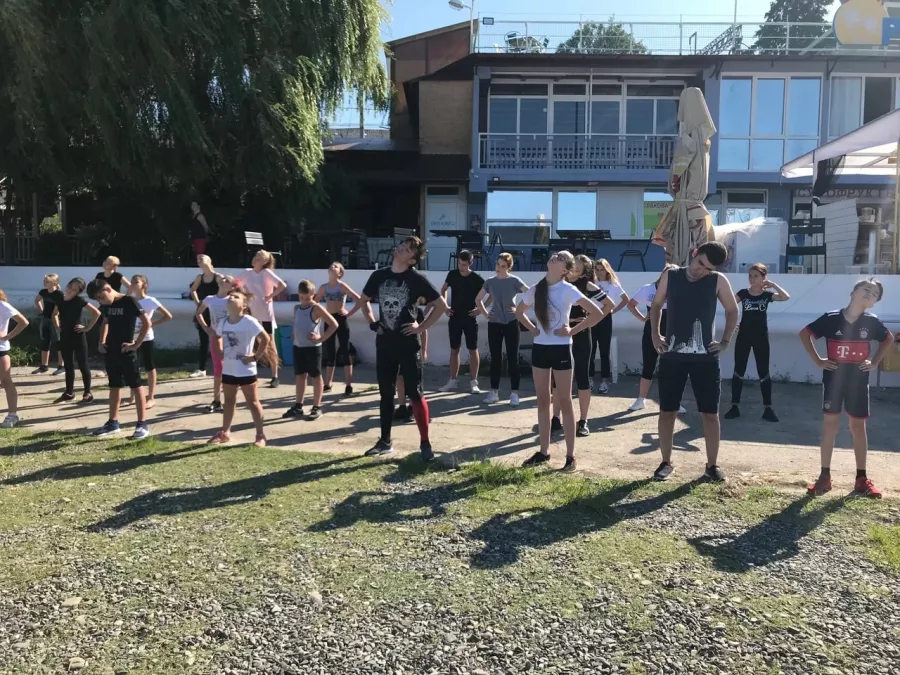 Танцевально-спортивный клуб Легенда в Майкопе: Танцы, Зал, Хореография, Растяжка, Школа,