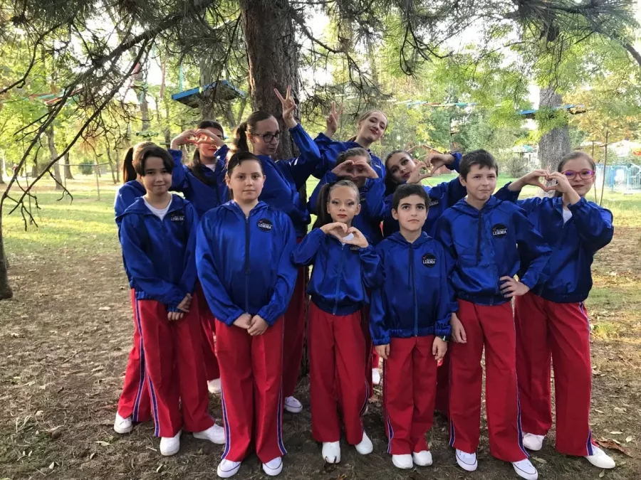 Танцевально-спортивный клуб Легенда в Майкопе: Танцы, Зал, Хореография, Растяжка, Школа,