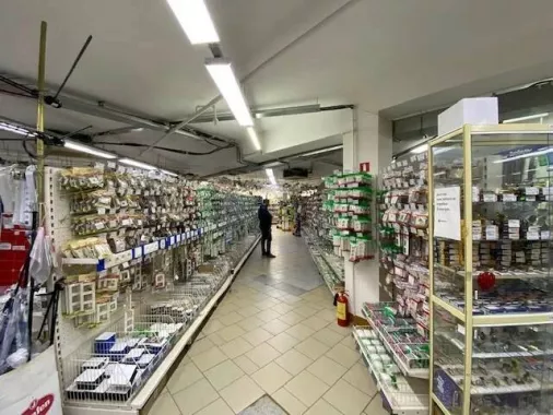 Строительный магазин "Строитель" на проспекте Просвещения