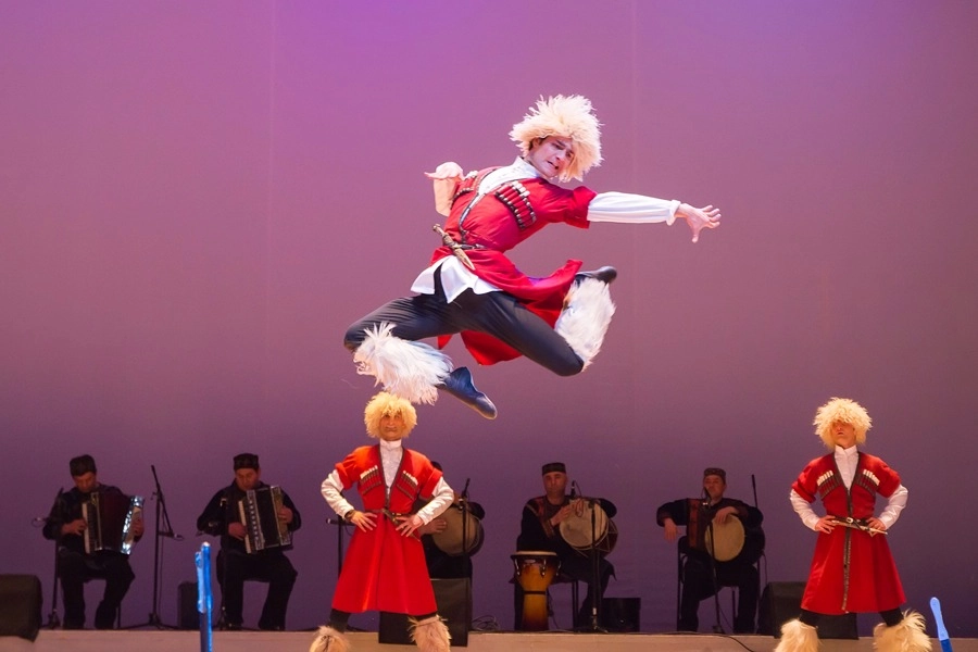 Школа танцев Танцы Кавказа в Майкопе: Танцы, Зал, Хореография, Растяжка, Школа,