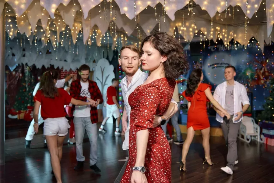Танцевальная студия SunZouk в Владивостоке: Взрослым, Танцы, Зал, Хореография, Растяжка, Школа,
