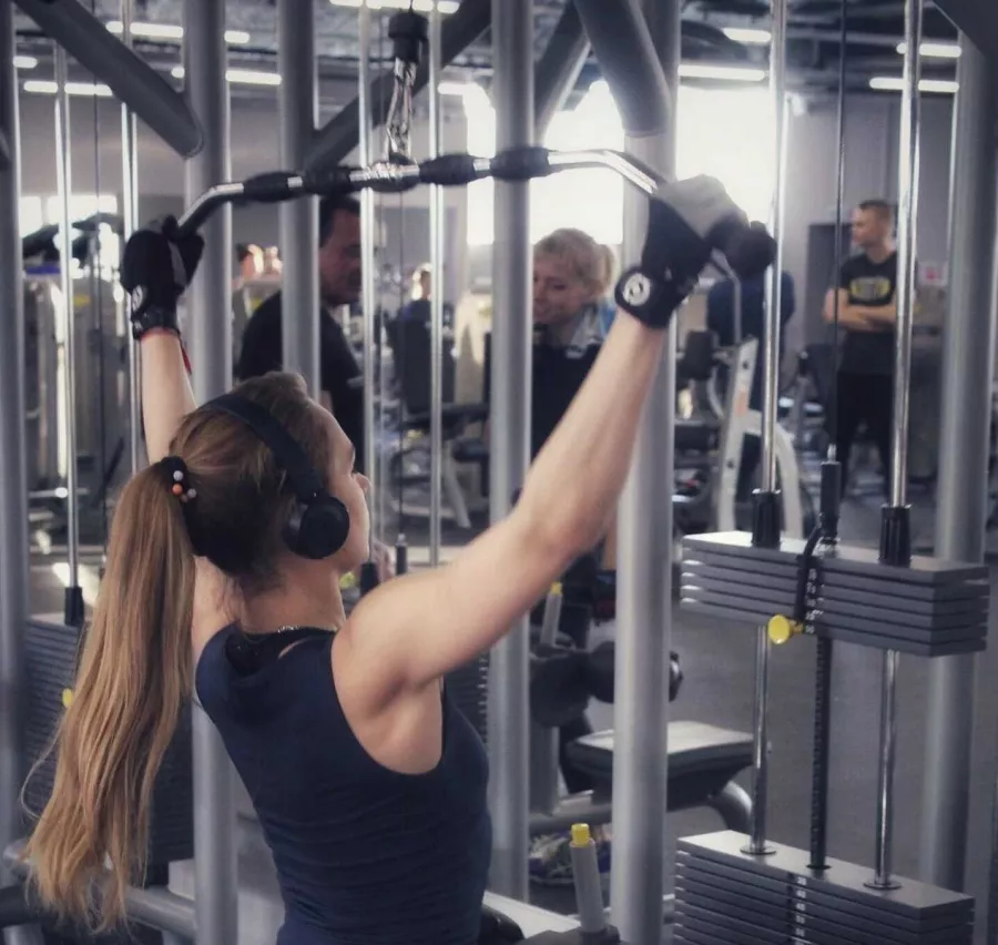 Фитнес-клуб FitStudio в Магадане: Тренажерный Зал 🤸♀️, Тренировка, Спортзал, Фитнес, Занятие Спортом, Кроссфит, Следить за здоровьем, Персональный тренер,