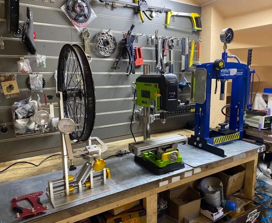 FixBike - Ремонт персонального электротранспорта и велосипедов в Сочи: Ремонт Велосипедов, Ремонт Электросамокатов, Ремонт гироскутеров, Сервис Электротранспорта, Настройка Тормозов, Замена Камеры, Шиномонтаж Самокатов, ТО Велосипедов, Сборка Аккумуляторов,