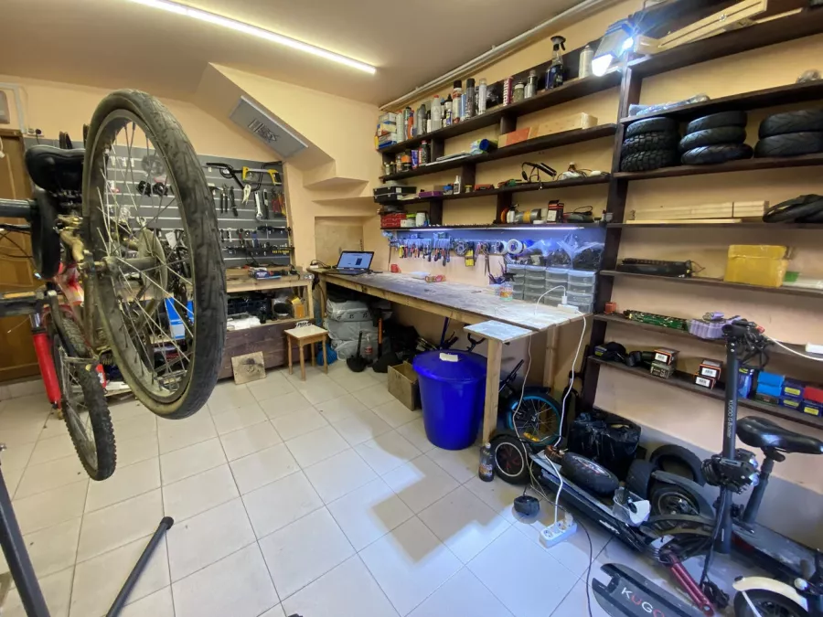 FixBike - Ремонт персонального электротранспорта и велосипедов в Сочи: Ремонт Велосипедов, Ремонт Электросамокатов, Ремонт гироскутеров, Сервис Электротранспорта, Настройка Тормозов, Замена Камеры, Шиномонтаж Самокатов, ТО Велосипедов, Сборка Аккумуляторов,