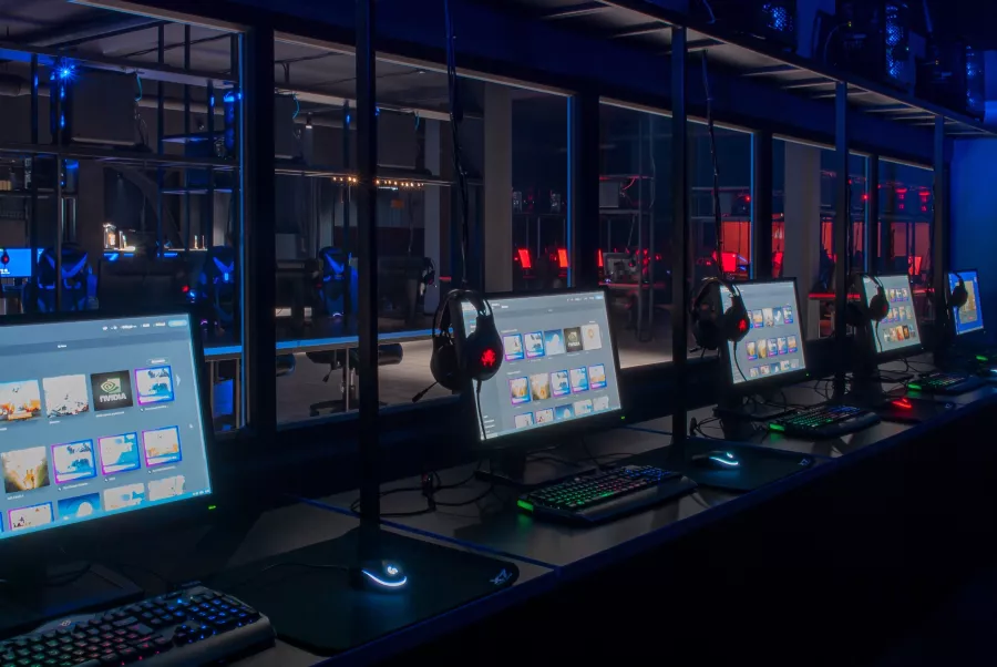 Игровой клуб Zeon в Чите: Киберспорт, Компьютерный клуб, Развлечения, Круглосуточно, VR, Компьютерные игры,
