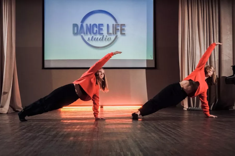 Студия танцев DANCE LIFE в Нижнем Новгороде: Танцы, Зал, Хореография, Школа танцев, Дети, Растяжка,