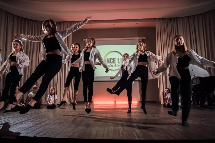 Студия танцев DANCE LIFE в Нижнем Новгороде: Танцы, Зал, Хореография, Школа танцев, Дети, Растяжка,