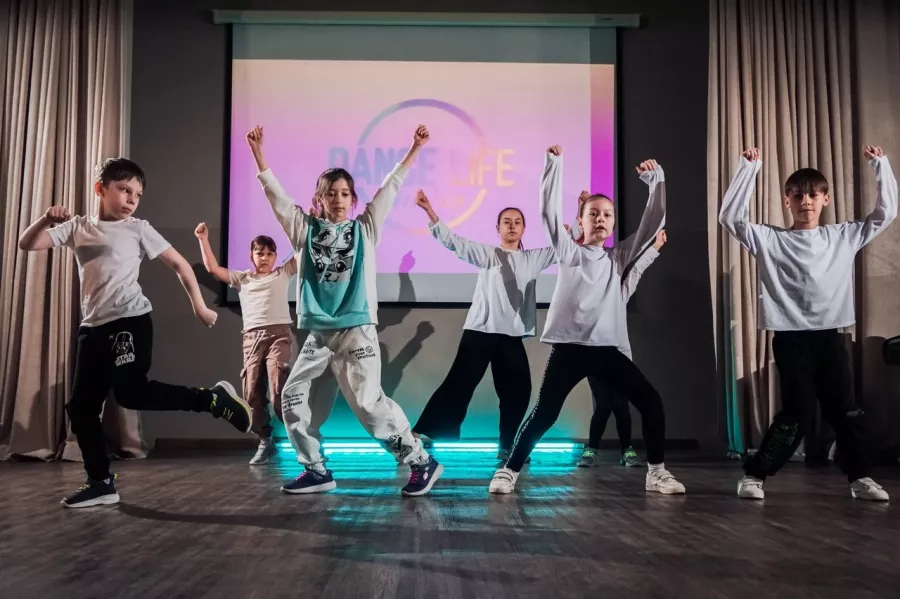 Студия танцев DANCE LIFE в Нижнем Новгороде: Танцы, Зал, Хореография, Школа танцев, Дети, Растяжка,