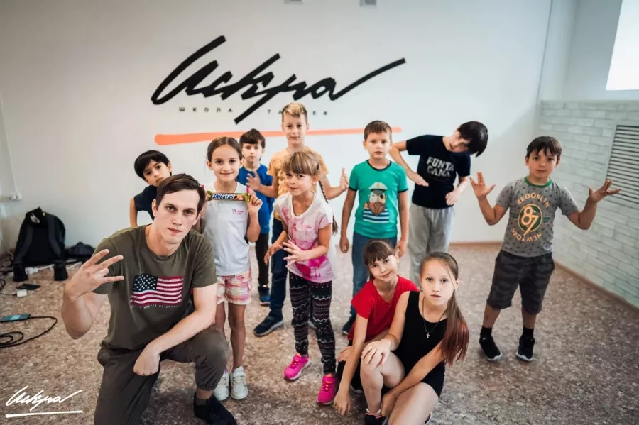 Школа танцев Искра в Нижнем Новгороде: Танцы, Зал, Хореография, Школа танцев, Дети, Растяжка,
