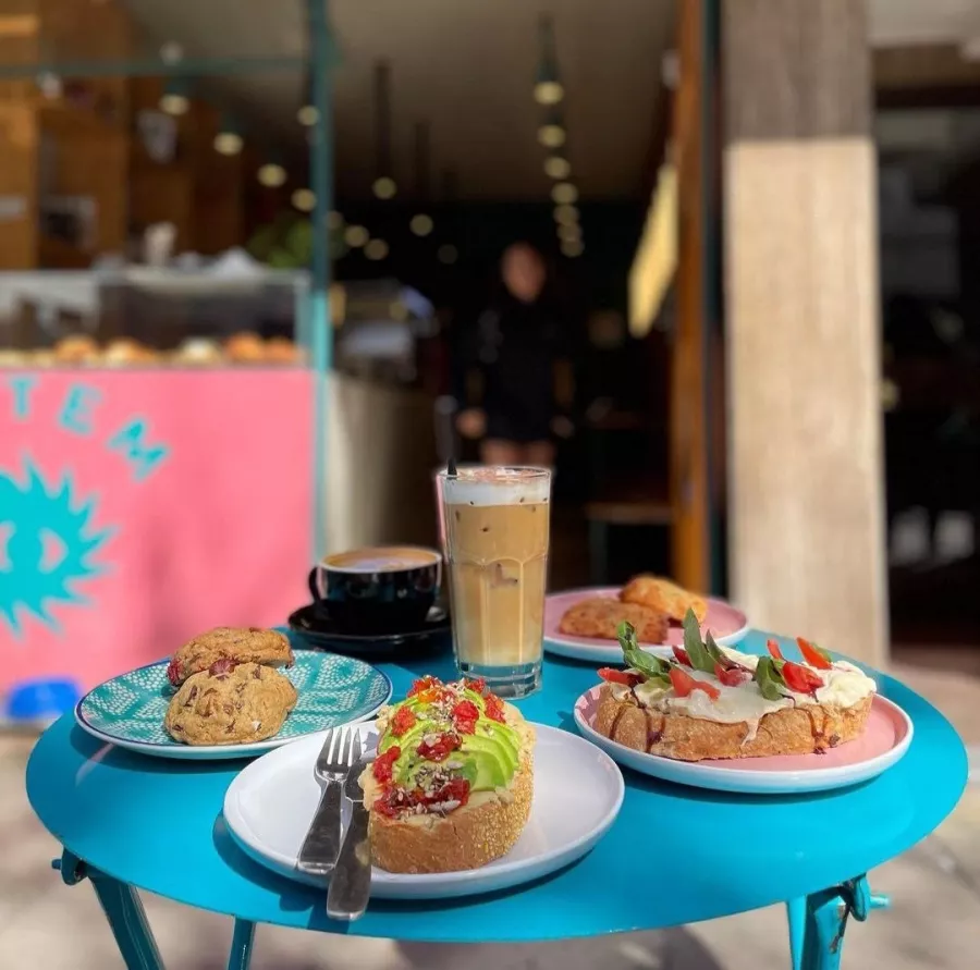 Кафе Tótem в Буэнос-Айрес (Аргентина): Еда, Кафе, Можно с животными, Кофе, Десерты,