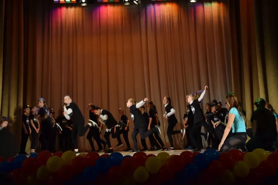 Танцевальный клуб Dance Division в Нижнем Новгороде: Танцы, Зал, Хореография, Школа танцев, Растяжка, Хип-хоп,