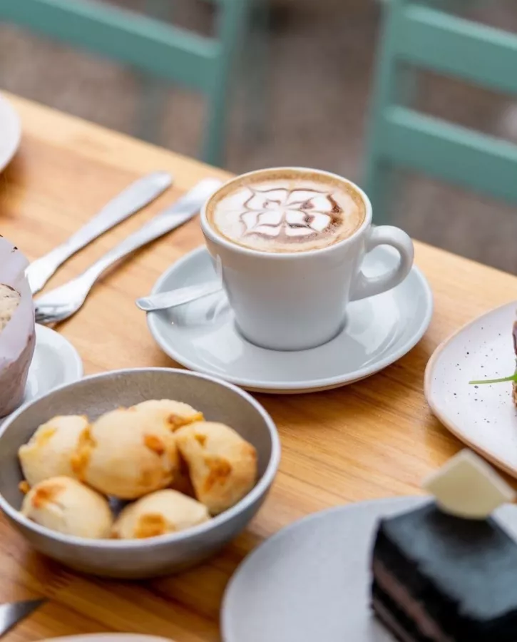 Бар Chill Garden в Буэнос-Айрес (Аргентина): Еда, Пиво, Коктейли, Десерты, Бар,