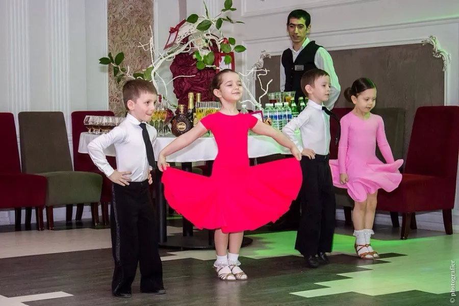 Школа танцев Хип-твист в Чите: Танцы, Тренировка, Хореография, Бачата, Бальные, Брейк-данс, Танго,